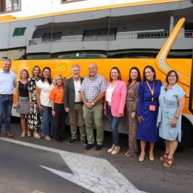 El presidente de Canarias conoce de primera mano el proyecto "Empleo Sobre Ruedas"