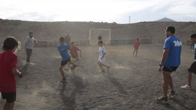 Protesta por la falta de una cancha deportiva en Argana Alta (Fotos: Juan Mateos)