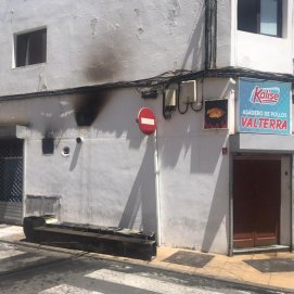 Incendio en el Asadero de Pollos de Valterra (Foto: José Luis Carrasco)