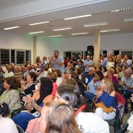 El público asistente a la presentación de los candidatos de Compromiso por Haría. Foto/CompromisoxHaría
