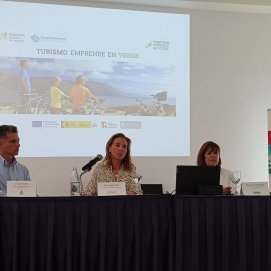 Presentación del informe sobre oportunidades de negocio ecológicas a los estudiantes del CIFP Zonzamas