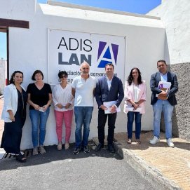 Óscar Noda y Daisy Villalba y el candidato Yoné Caraballo 