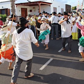 Uga junta tradición ganadera y espíritu festivo en la calle con su romería