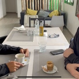 Zapatero y Marcos Bergaz tomando café 