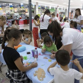 Talleres infantiles en Spar por el Día de Canarias 2023