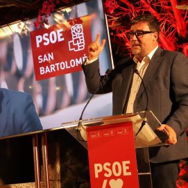 Isidro Pérez en el mitin del PSOE en San Bartolomé (Fotos: José Luis Carrasco)