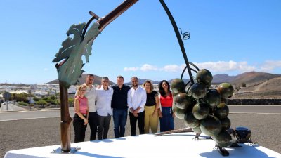 Inauguración de la escultura 'Reflejos de La Geria'