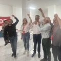 Alfredo Mendoza celebrando la victoria