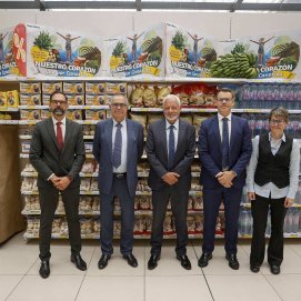HiperDino generó el 3% de la economía canaria el año pasado. De izq. a dcha. José Miguel González, José Carlos Francisco, Javier Puga, Aridani Ramírez y Sandra Hernández 