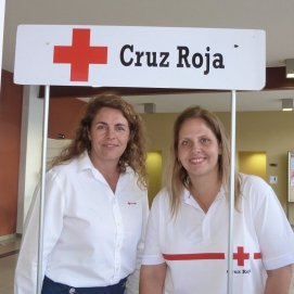 La presidenta insular de Cruz Roja, Raquel Galindo y Pepa González concejala de Cultura en la presentación de la campaña