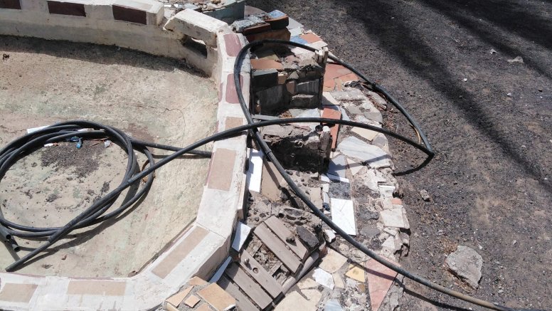 El jardín destrozado en el barrio de Titerroy
