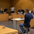 El autor confeso del homicidio de Romina Celeste, su marido Raúl Díaz, durante su intervención en el juicio. Foto: Andrea Domínguez.