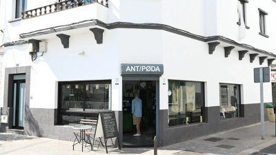 Entrada de la cafetería Antípoda, en Arrecife
