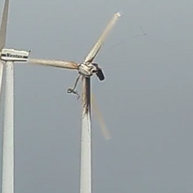 Rotura de uno de los aerogeneradores de un molino en Montaña Mina