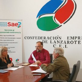 Reunión de la CEL con el consejero de Empleo de Canarias, Jorge Peñas, el pasado febrero.