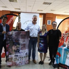 Alfredo Mendoza y Marcos Bergaz en la ceremonia de presentación del Campeonato Nacional de Base de Gimnasia Artística Femenina 