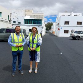 La alcaldesa Astrid Pérez y el concejal Yonathan de León visitan las obras de reasfalto de las calles de Titerroy