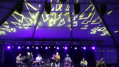 Mestisay conquista Teguise con su concierto por las fiestas del Carmen (Foto: Norberto de León)