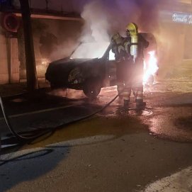 Coche ardiendo en Arrecife