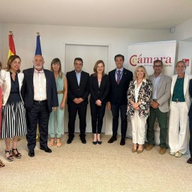 El presidente José Valle y su equipo directivo en Bruselas