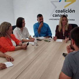 Ana Oramas y María Fernández junto a Emilio Machín en Lanzarote 