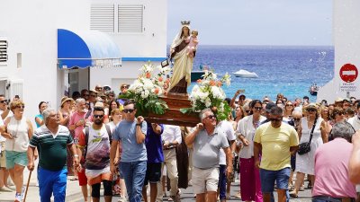 Las 'Fiestas de Nuestras Señora del Carmen’ acaban con la tradicional procesión marítima en Arrieta