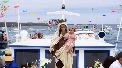 Las 'Fiestas de Nuestras Señora del Carmen’ acaban con la tradicional procesión marítima en Arrieta