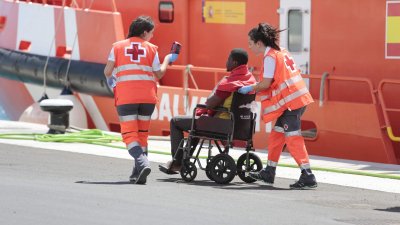 Llegada de dos embarcaciones a Puerto de Naos este martes (Foto: Juan Mateos)