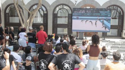Conejeros apoyando al gimnasta olímpico Ray Zapata. Foto: Juan Mateos. 
