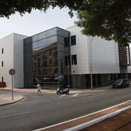 Fachada juzgados de Arrecife, donde se celebrará el juicio por venta de droga. Foto: José Luis Carrasco.