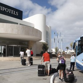 Turistas en hoteles de Lanzarote. Foto: José Luis Carrasco.