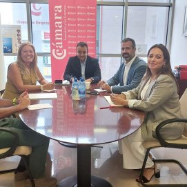 Reunión de Emilia Machín, Cristina Calero, José Valle y Carmen Martinón