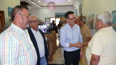 Inaugurada la exposición 'Mirando al Mar' en la Sociedad Democracia