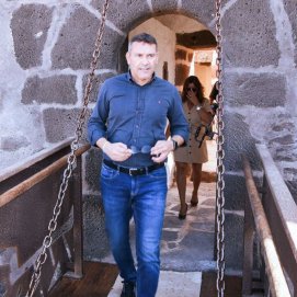 El presidente del Cabildo de Lanzarote, Oswaldo Betancort, en el Castillo de Santa Bárbara. Imagen de archivo.