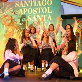 Interpretación de 'Grease' por 'Las Rebeldes' en las fiestas de Santiago Apóstol