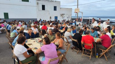 Fiestas de Caleta Caballo con la procesión de La Lapa