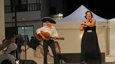 Fiestas de Caleta Caballo con la procesión de La Lapa