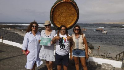 Fiestas de Caleta Caballo con la procesión de La Lapa