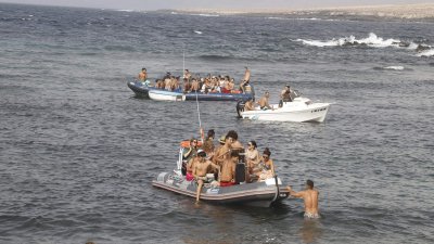 Fiestas de Caleta Caballo con la procesión de La Lapa