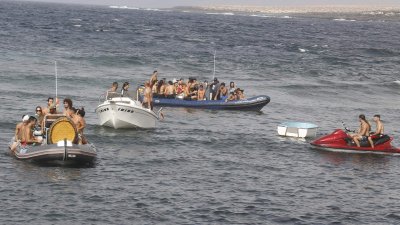 Fiestas de Caleta Caballo con la procesión de La Lapa