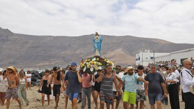Procesión del Sagrado Corazón de María en Famara (Fotos: La Voz)