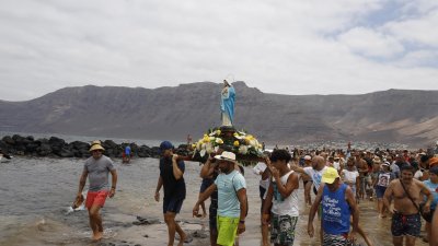 Procesión del Sagrado Corazón de María en Famara (Fotos: La Voz)