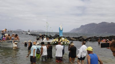 Procesión del Sagrado Corazón de María en Famara (Fotos: La Voz)