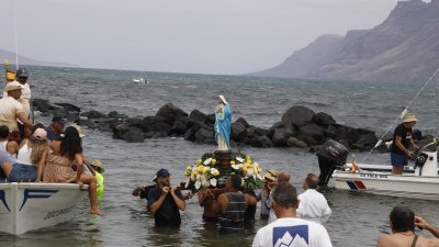 Procesión del Sagrado Corazón de María en Famara (Fotos: La Voz)