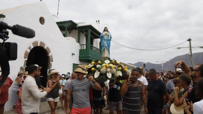 Procesión del Sagrado Corazón de María en Famara (Fotos: La Voz)