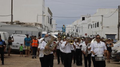 Procesión del Sagrado Corazón de María en Famara (Fotos: La Voz)