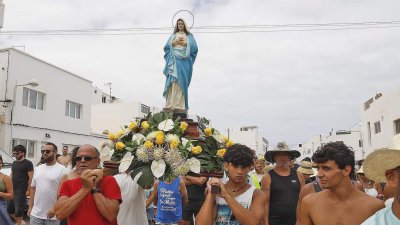 Procesión del Sagrado Corazón de María en Famara (Fotos: La Voz)
