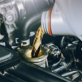 Un vehículo usa aceite industrial reciclado 