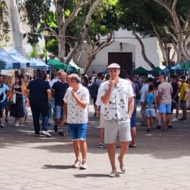 Pedro Sánchez en el Mercado tradicional de Haría (Fotos: La  Voz)