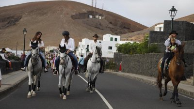 Ofrenda en la Romería de Los Dolores. 